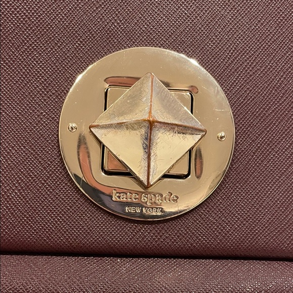 Kate Spade Newbury Lane Sally Crossbody Bag. Saffiano leather. Mulled wine color - Picture 2 of 10